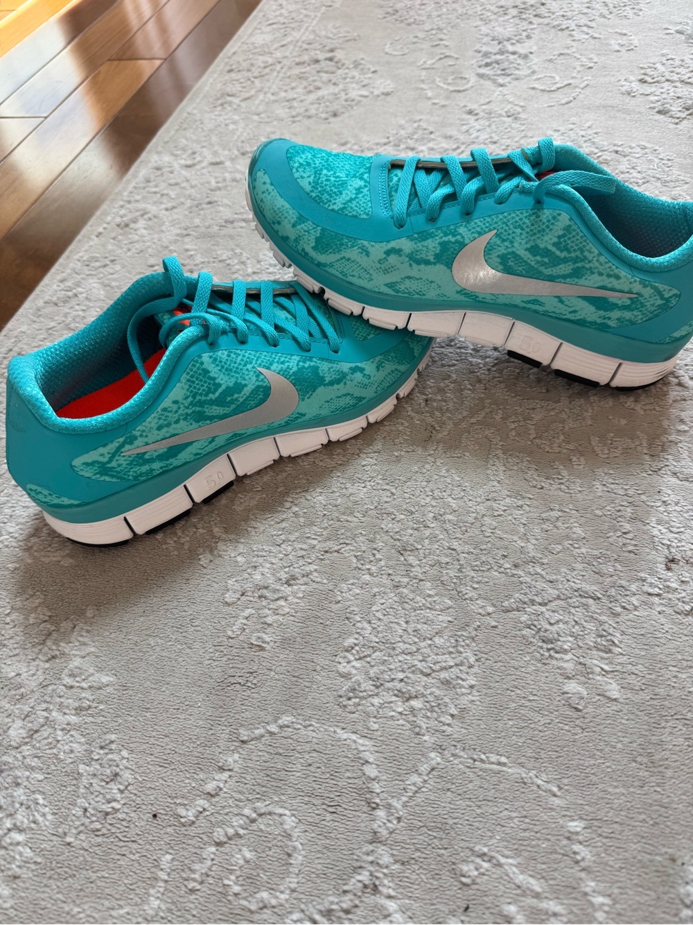 Nike Free 5.0 V4 Women’s Size 9.5 (fit like a size 9)